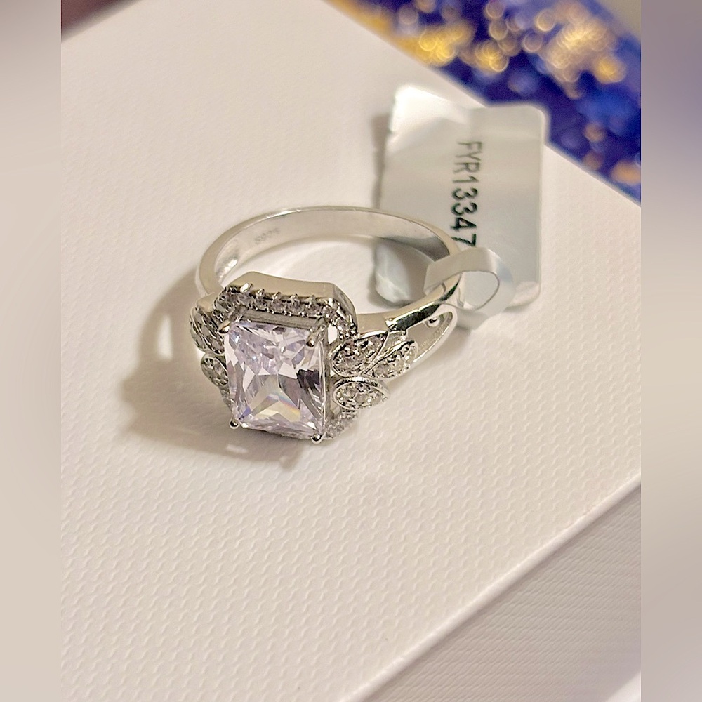 Solid Sterling Silver 925 Ring with Large Cubic Zirconia Stone & Accents-Sz 8